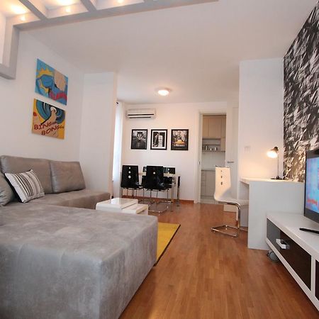 New Belgrade Apartment Neven, Parking 5 Evra Dan المظهر الخارجي الصورة