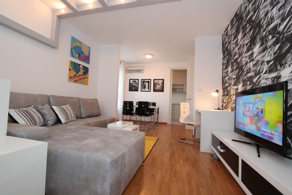 New Belgrade Apartment Neven, Parking 5 Evra Dan المظهر الخارجي الصورة